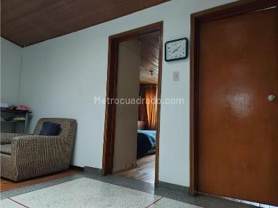 Casa de 5 alcobas en venta en J Vargas, Bogotá, 296 m² · foto 12 de 16