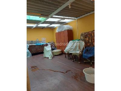 Casa de 5 alcobas en venta en J Vargas, Bogotá, 296 m² · foto 15 de 16