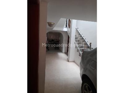 Casa de 5 alcobas en venta en Ciudad Usme, Bogotá, 328 m² · foto 4 de 10