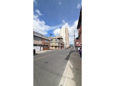Casa de 5 alcobas en venta en La Consolacion, Bogotá, 400 m² · foto 3 de 15