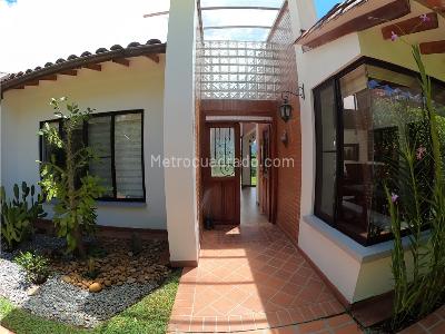 Casa de 4 alcobas en venta en San Peregrino, Manizales, 300 m² · foto 2 de 20