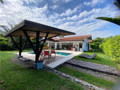 Casa de 4 alcobas en venta en Kilometro 36 Via Manizales Medellin, Manizales, 1330 m² · foto 2 de 19