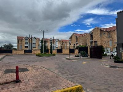 Casa de 3 alcobas en venta en Pinares De Chia Puesta Del Sol, Chía, 176 m² · foto 2 de 20