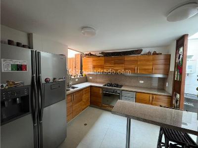 Casa de 3 alcobas en venta en La Sebastiana, Envigado, 251 m² · foto 3 de 18