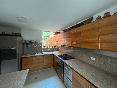 Casa de 3 alcobas en venta en La Sebastiana, Envigado, 251 m² · foto 4 de 18