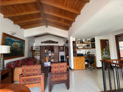 Casa de 3 alcobas en venta en La Sebastiana, Envigado, 251 m² · foto 11 de 18