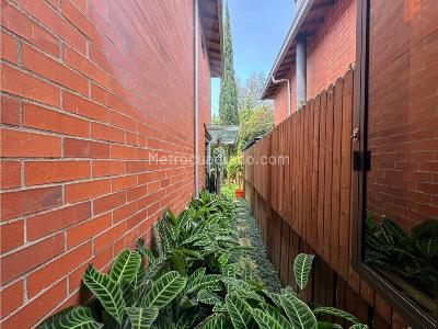 Casa de 3 alcobas en venta en La Sebastiana, Envigado, 251 m² · foto 13 de 18
