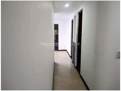 Apartamento de 2 alcobas en venta en Patio Bonito (El Poblado), Medellín, 93 m² · foto 7 de 15