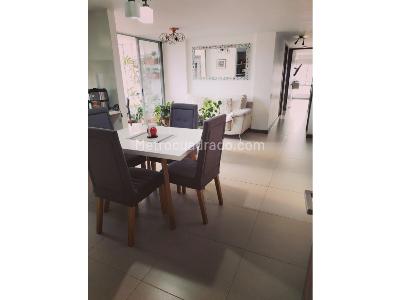 Apartamento de 3 alcobas en venta en Loma De Las Brujas, Envigado, 92 m² · foto 1 de 20