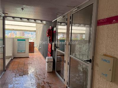 Apartaestudio en venta en Loma De Los Bernal, Medellín, 57 m² · foto 15 de 16