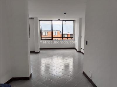 Apartamento de 3 alcobas en venta en El Poblado, Medellín, 78 m² · foto 3 de 20