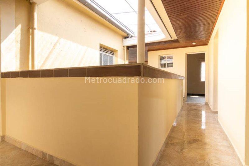 Spacious 5BR House in Buenos Aires - 9