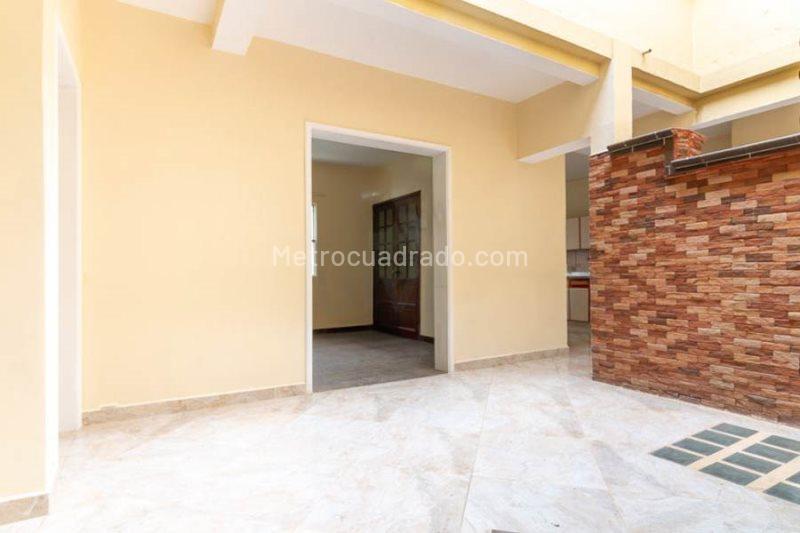 Spacious 5BR House in Buenos Aires - 2