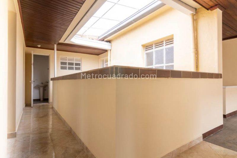 Spacious 5BR House in Buenos Aires - 6