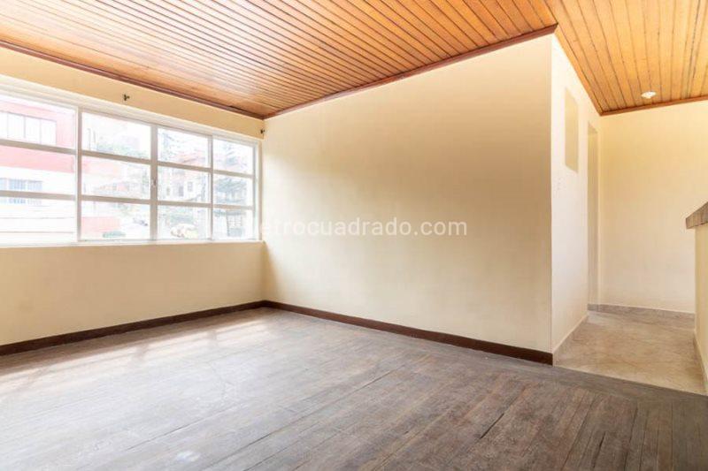 Spacious 5BR House in Buenos Aires - 8