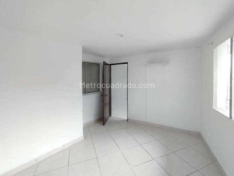 2BR Apartment for Rent Near Santa Lucía Station (1st Floor) - 7