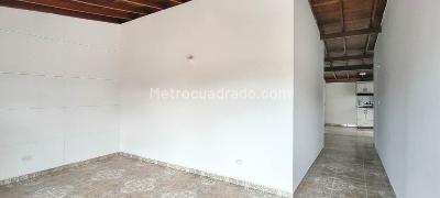 Casa de 2 alcobas en arriendo en San Miguel, Medellín, 90 m² · foto 3 de 11