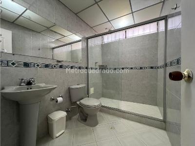 Casa de 5 alcobas en venta en Laureles, Medellín, 400 m² · foto 18 de 20