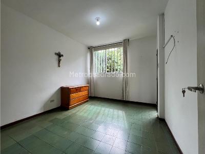 Casa de 5 alcobas en venta en Laureles, Medellín, 400 m² · foto 19 de 20