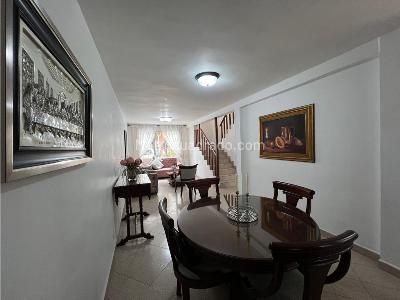 Casa de 5 alcobas en venta en Laureles, Medellín, 400 m² · foto 2 de 20