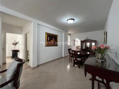 Casa de 5 alcobas en venta en Laureles, Medellín, 400 m² · foto 5 de 20