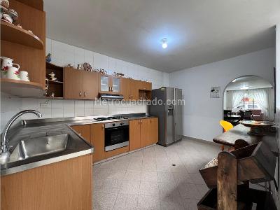 Casa de 5 alcobas en venta en Laureles, Medellín, 400 m² · foto 7 de 20