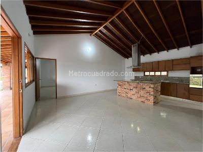 Casa de 3 alcobas en arriendo en Envigado, Medellín, 400 m² · foto 10 de 18