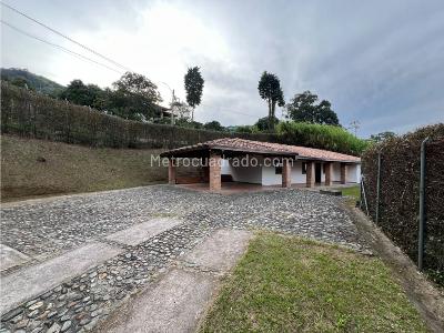 Casa de 3 alcobas en arriendo en Envigado, Medellín, 400 m² · foto 17 de 18