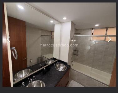Apartamento de 2 alcobas en venta en Los Naranjos, Medellín, 141 m² · foto 6 de 13