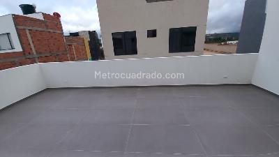 Casa de 4 alcobas en venta en Lombardia, Tunja, 248 m² · foto 2 de 14