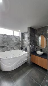 Casa de 4 alcobas en venta en Lombardia, Tunja, 248 m² · foto 3 de 14