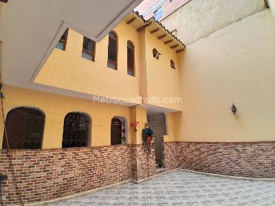 Casa de 5 alcobas en venta en Los Colores, Medellín, 290 m² · foto 18 de 20