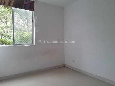 Apartamento de 3 alcobas en venta en Loma De Los Bernal, Medellín, 83 m² · foto 16 de 20