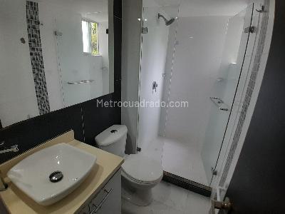 Apartamento de 3 alcobas en venta en Loma De Los Bernal, Medellín, 83 m² · foto 17 de 20