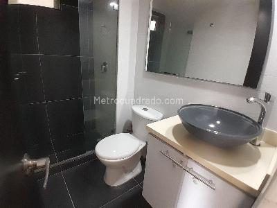 Apartamento de 3 alcobas en venta en Loma De Los Bernal, Medellín, 83 m² · foto 12 de 20