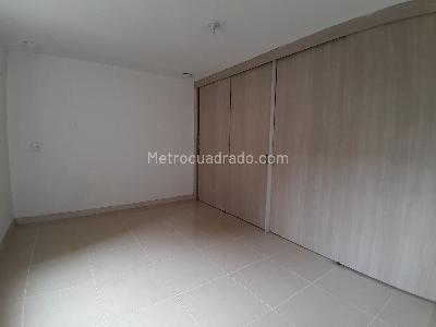Apartamento de 3 alcobas en venta en Loma De Los Bernal, Medellín, 83 m² · foto 9 de 20