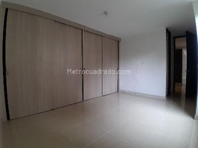 Apartamento de 3 alcobas en venta en Loma De Los Bernal, Medellín, 83 m² · foto 8 de 20