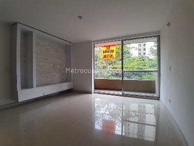Apartamento de 3 alcobas en venta en Loma De Los Bernal, Medellín, 83 m² · foto 2 de 20