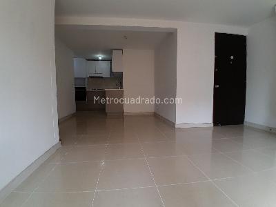 Apartamento de 3 alcobas en venta en Loma De Los Bernal, Medellín, 83 m² · foto 3 de 20