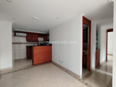 Apartamento de 3 alcobas en venta en El Poblado Loma Del Indio, Medellín, 70 m² · foto 2 de 15