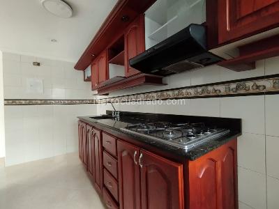Apartamento de 3 alcobas en venta en El Poblado Loma Del Indio, Medellín, 70 m² · foto 5 de 15