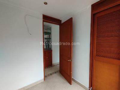 Apartamento de 3 alcobas en venta en El Poblado Loma Del Indio, Medellín, 70 m² · foto 10 de 15