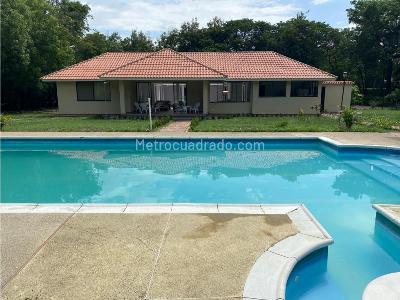 Casa de 5 alcobas en venta en Cundinamarca, Girardot, 355 m² · foto 2 de 19