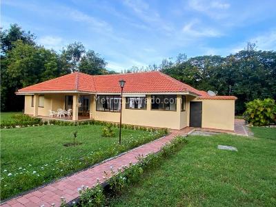 Casa de 5 alcobas en venta en Cundinamarca, Girardot, 355 m² · foto 6 de 19