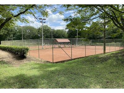 Casa de 5 alcobas en venta en Cundinamarca, Girardot, 355 m² · foto 18 de 19