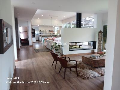 Casa de 3 alcobas en venta en Macadamia, La Calera, 380 m² · foto 2 de 20