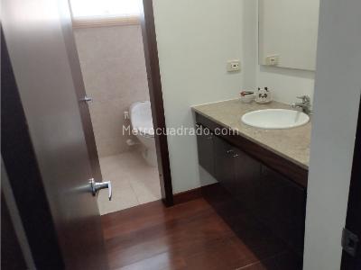 Apartamento de 3 alcobas en venta en Los Rosales, Bogotá, 160 m² · foto 8 de 19