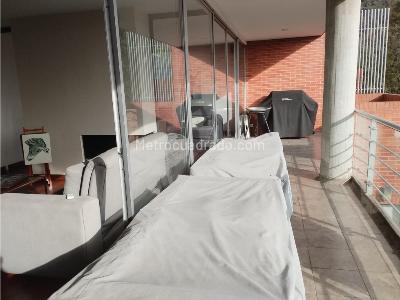 Apartamento de 3 alcobas en venta en Los Rosales, Bogotá, 160 m² · foto 16 de 19