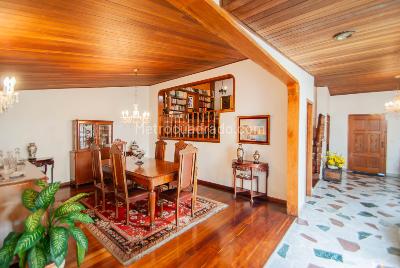 Casa de 5 alcobas en venta en Molinos Norte, Bogotá, 327 m² · foto 13 de 20