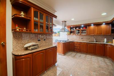 Casa de 5 alcobas en venta en Molinos Norte, Bogotá, 327 m² · foto 15 de 20